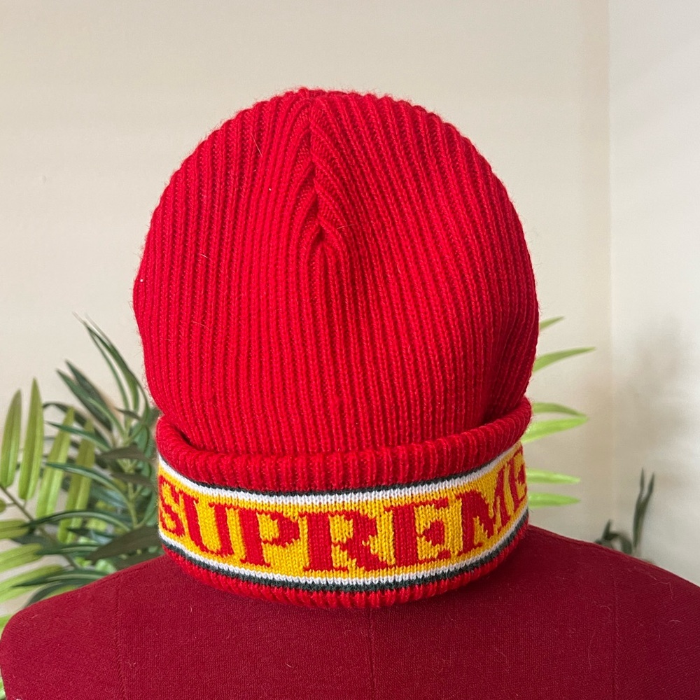 SUPREME beanie